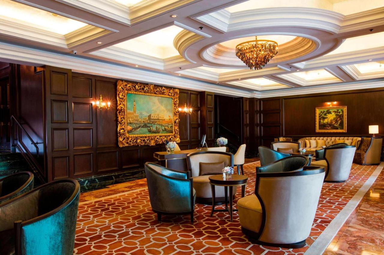 Hotel The Ritz-Carlton, Kuala Lumpur Exteriér fotografie The lobby of the hotel
