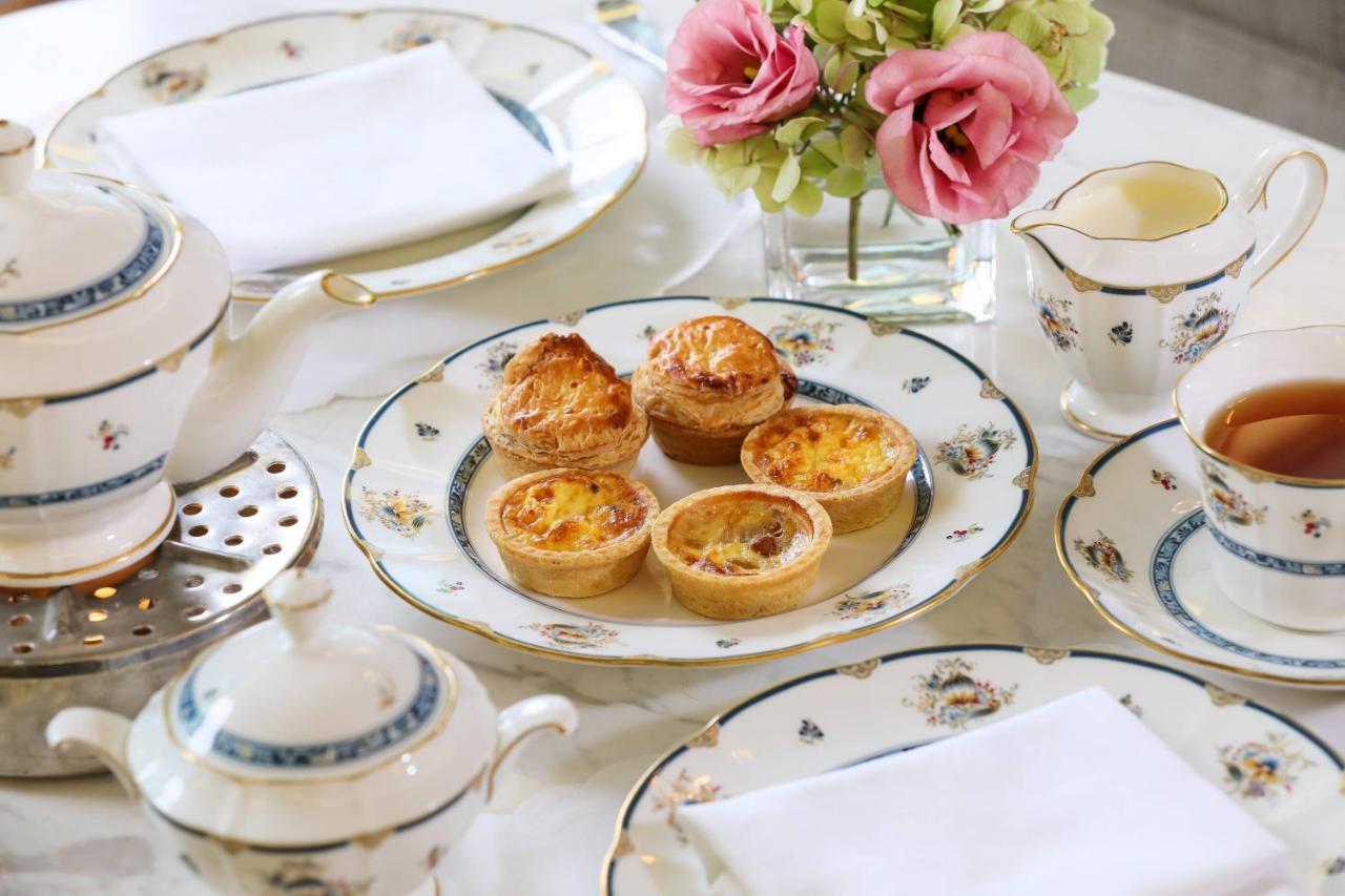 Hotel The Ritz-Carlton, Kuala Lumpur Exteriér fotografie Afternoon tea at the Ritz
