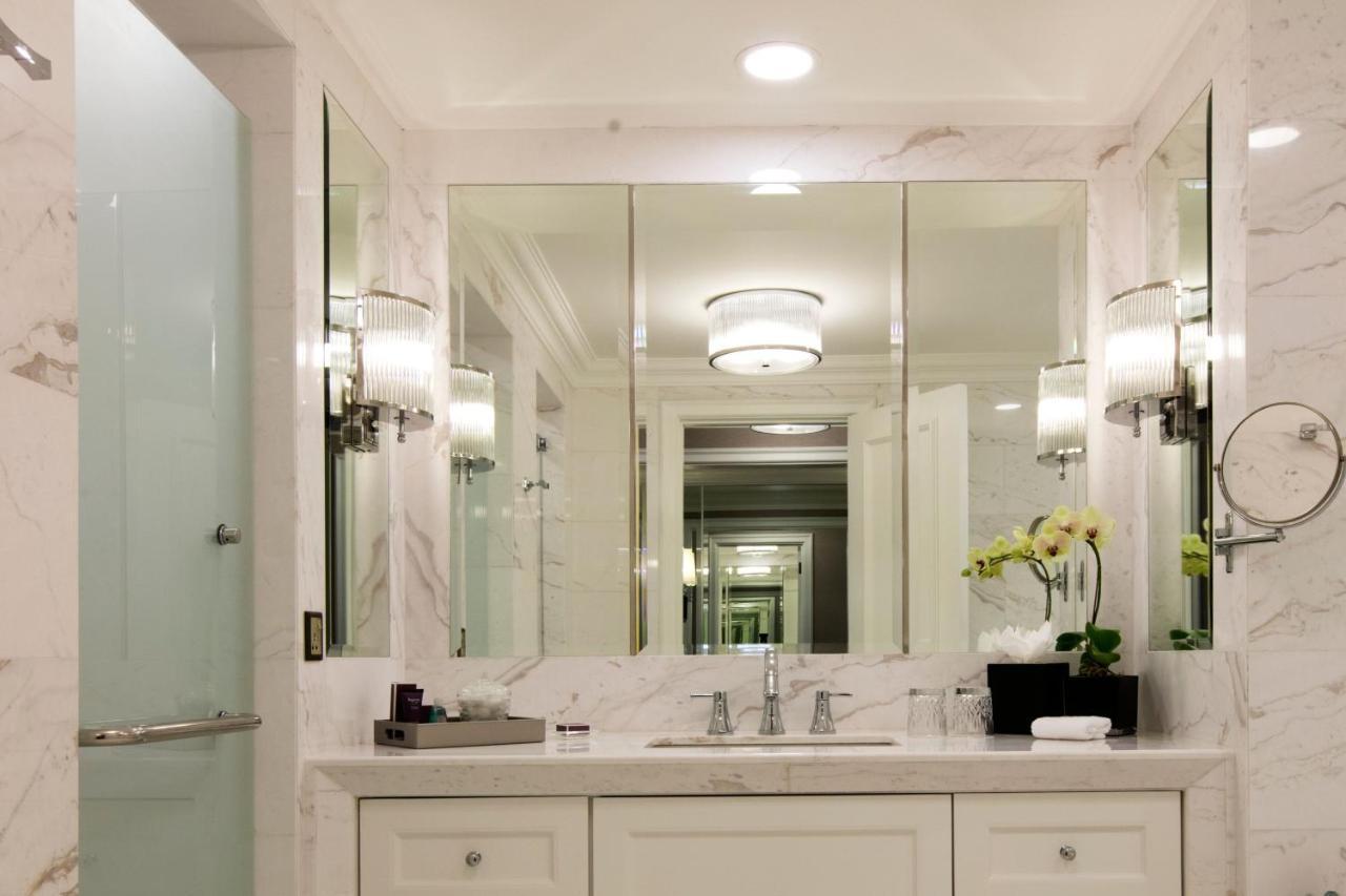 Hotel The Ritz-Carlton, Kuala Lumpur Exteriér fotografie Bathroom vanity