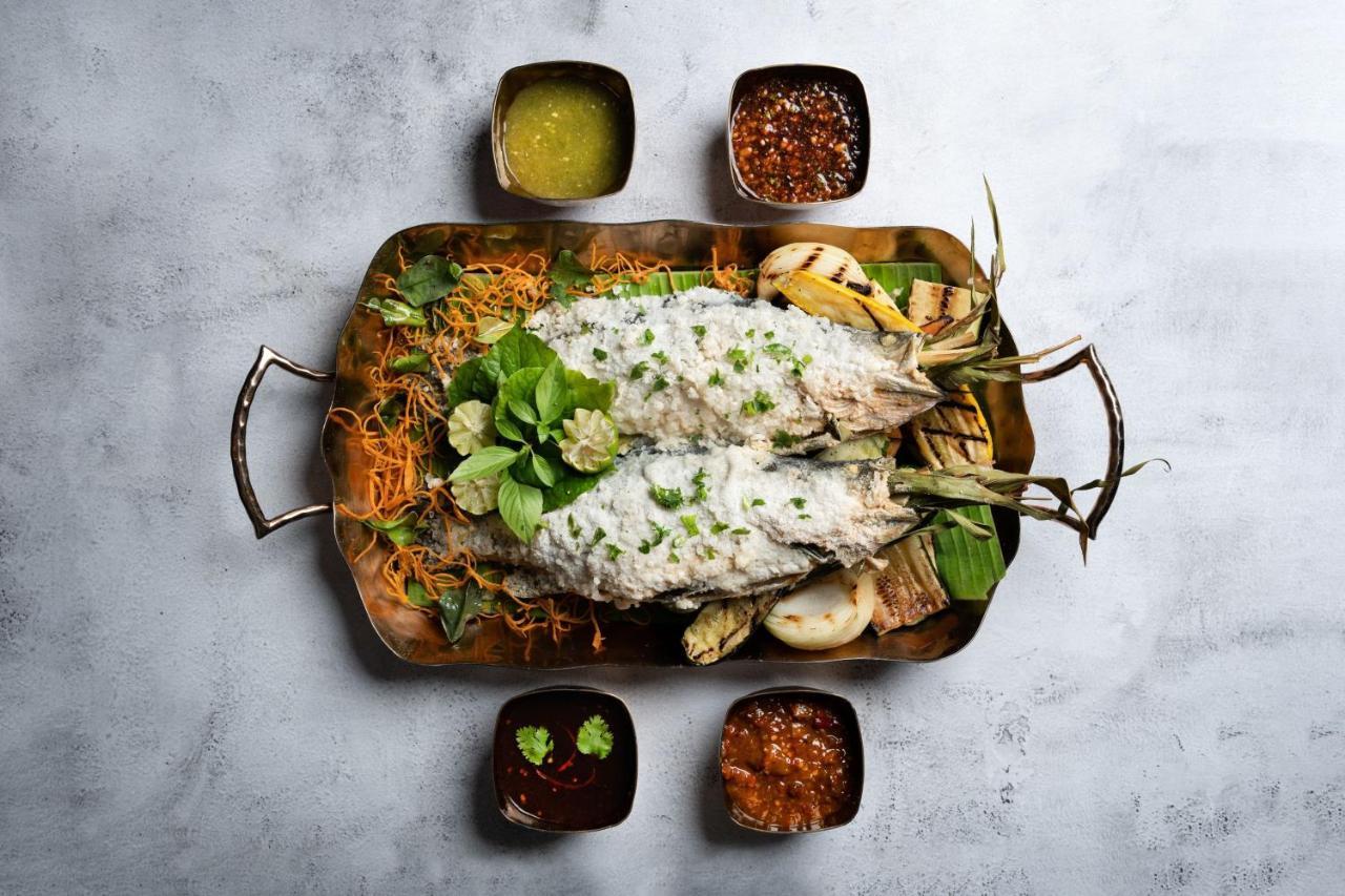 Hotel The Ritz-Carlton, Kuala Lumpur Exteriér fotografie A dish of Thai-style grilled grouper