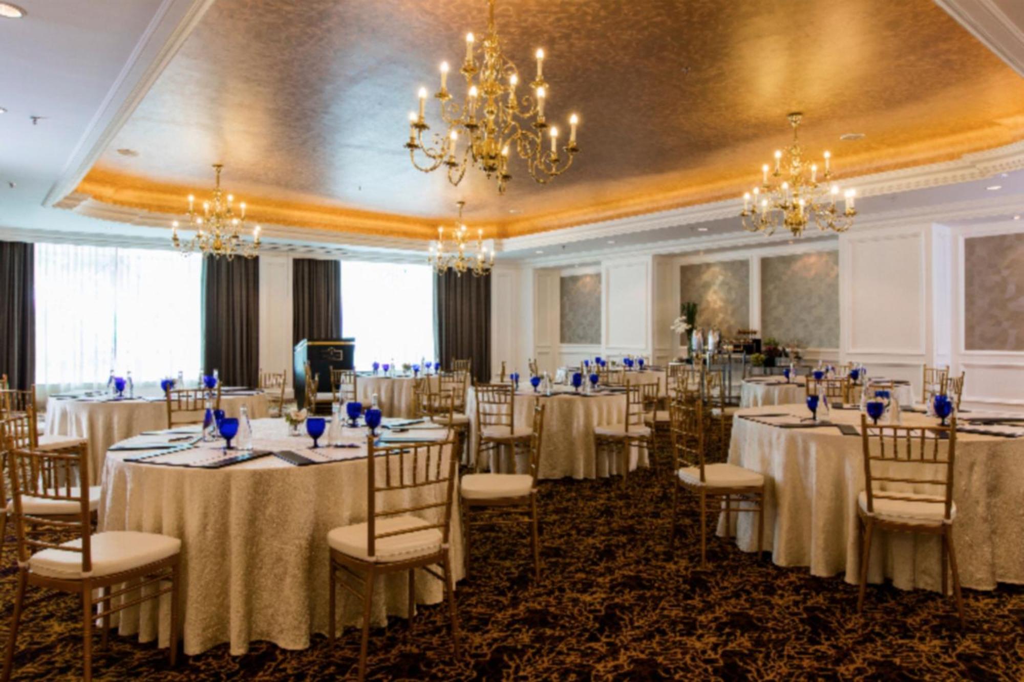 Hotel The Ritz-Carlton, Kuala Lumpur Exteriér fotografie The ballroom at the Manila Polo Club