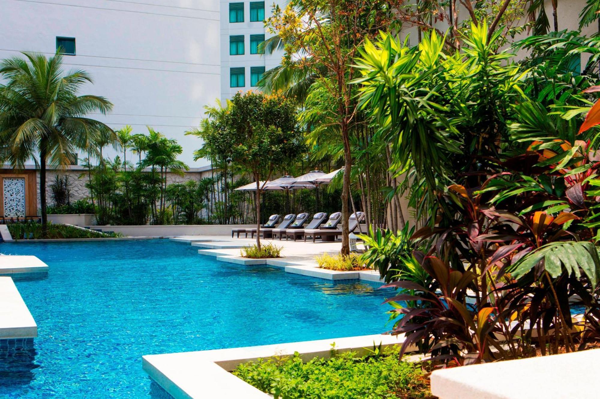 Hotel The Ritz-Carlton, Kuala Lumpur Exteriér fotografie The pool at the hotel