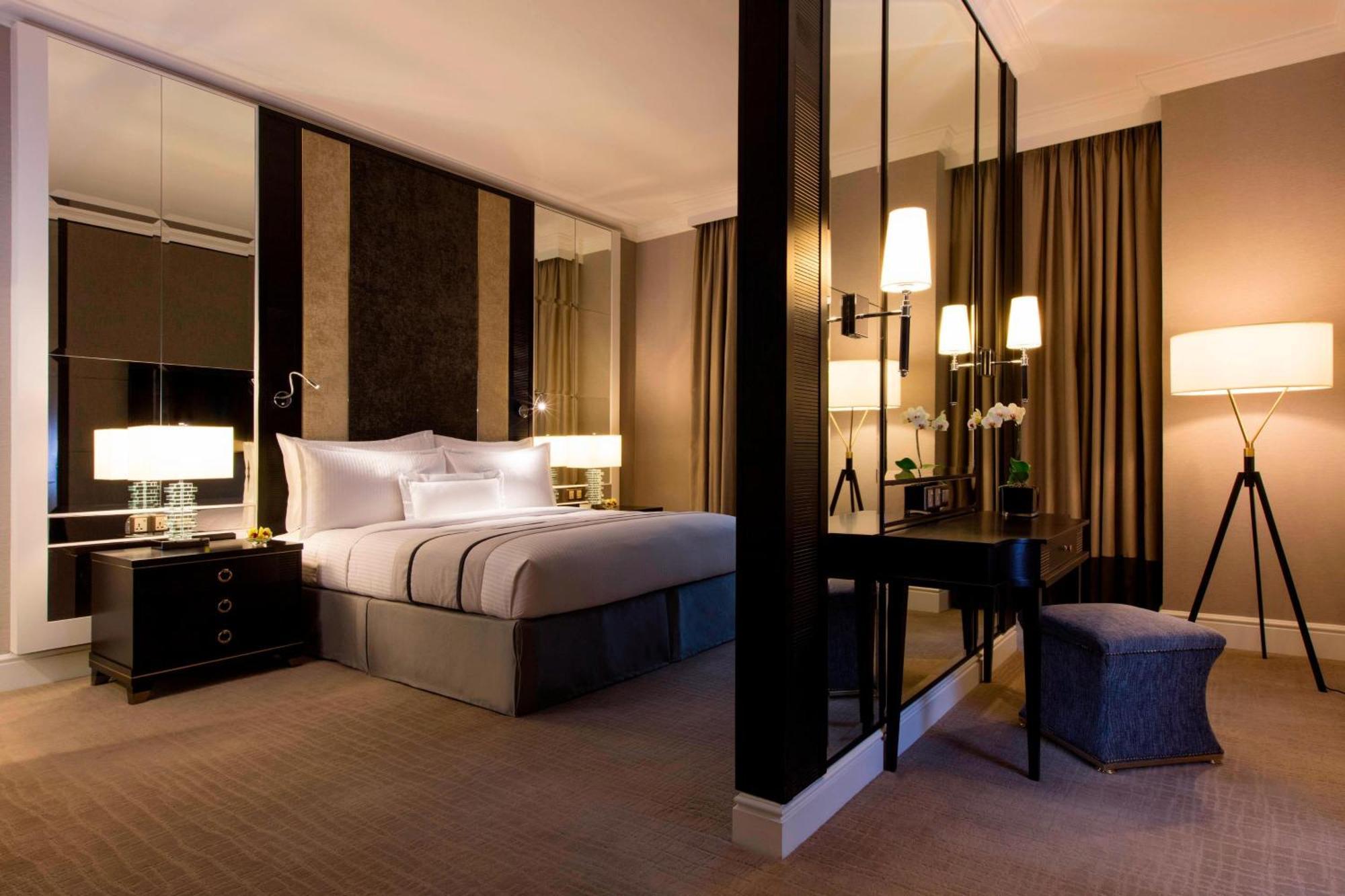 Hotel The Ritz-Carlton, Kuala Lumpur Exteriér fotografie A bedroom at The Hari